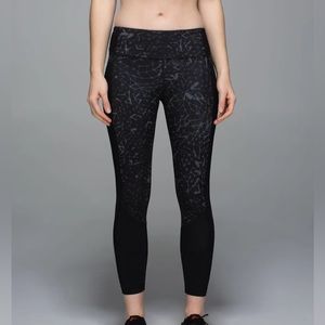 Lululemon Trail Bound 7/8 Tight *Full-On Luxtreme 4 star crushed black
